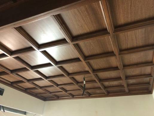 embracing-tradition-with-a-wooden-false-ceiling